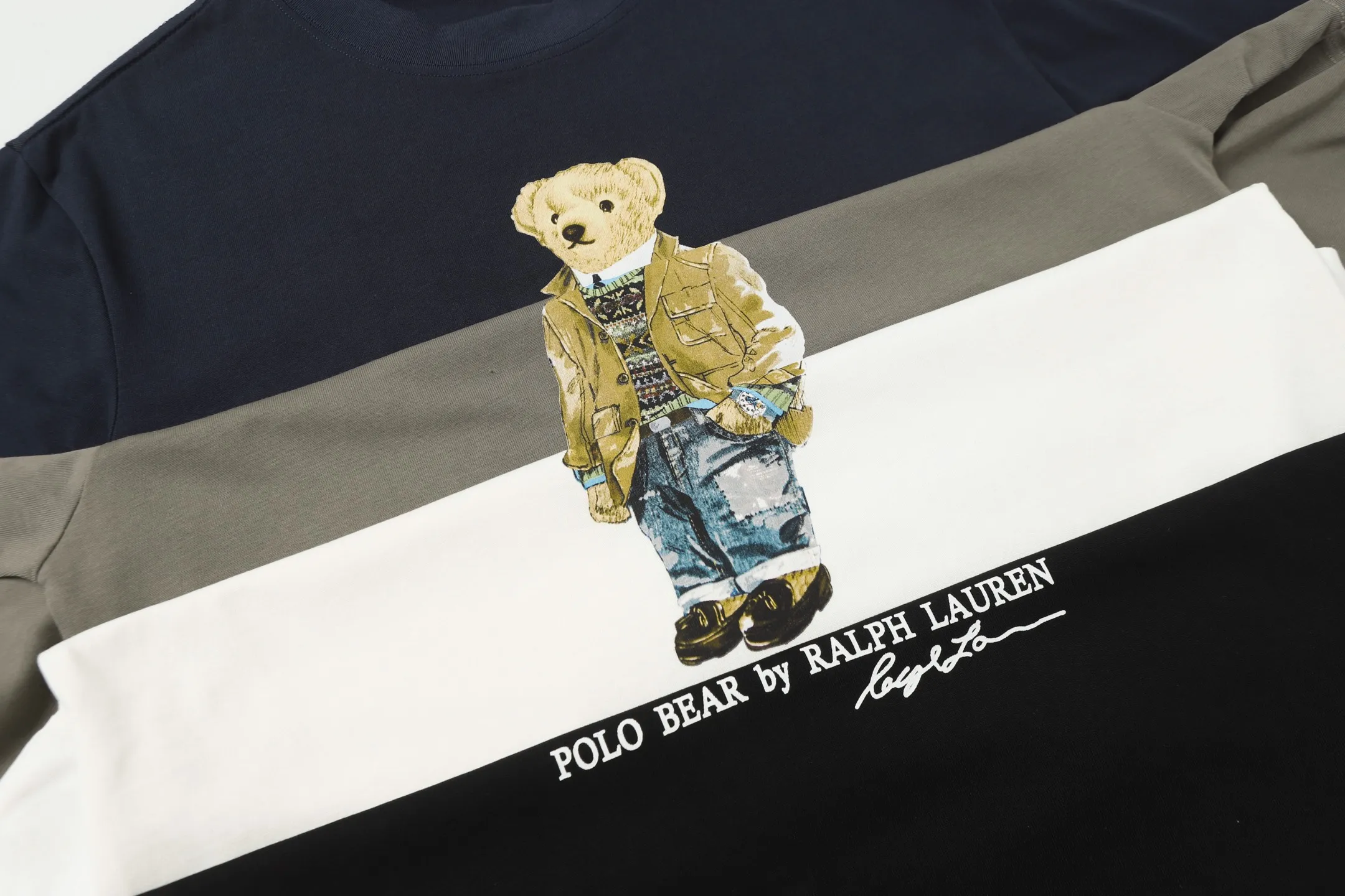 P136 Style No.: A004 [Ralph Lauren Classic Bear Print Round Neck Basic Short Sleeve] ✅270g double yarn fabric, custom woven and dyed threads ✅Original sticker Scan the QR code to enter the official website ✅Large version, loose and stylish, can wear up to 210 pounds Color: Black White Navy Gray Size: S-XL